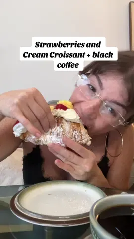 Strawberries and cream croissant 📍Lazy Acres bakery ##dessertmukbang##eatingsounds##eatingasmr##FoodTok##fyppp