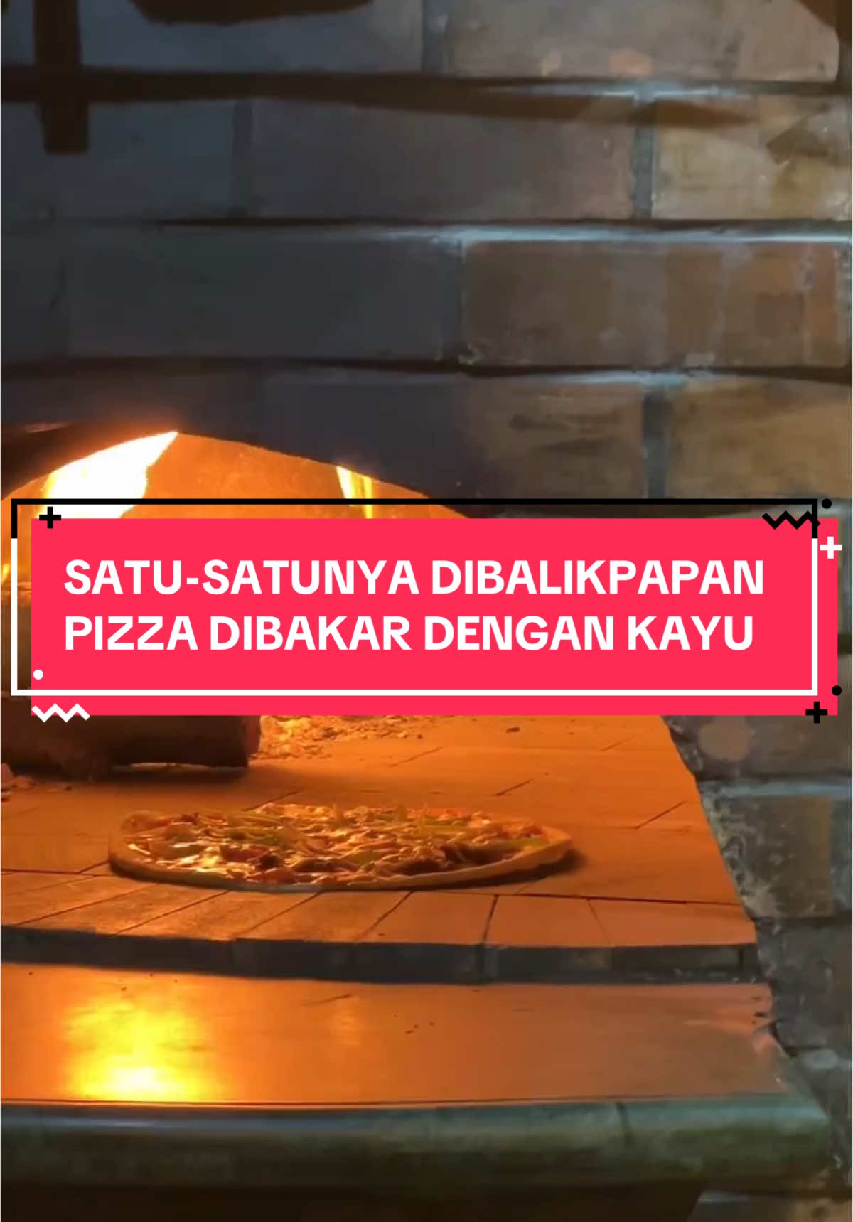 Nongkrong santai sambil nikmatin wood fired pizza tipis, crunchy, dengan aroma gosong yang khas satu-satunya di Hotel Gran Senyiur Balikpapan! 🍕✨ Mau sambil ngopi sore atau cheers bareng teman, bisa datang ke @skybar_senyiur sambil menikmati suasana sky view yang bikin betah berlama-lama. 🌆☕🍹 Tetap terhubung bersama Senyiur Hotels & Resorts @bumisenyiursmd @gransenyiurbpn @purisenyiurhotel @hotelroyalsenyiur  @skybar_senyiur @pantailamarubalikpapan @karangjoanggolfbpn @putriayucottage #senyiur #bumisenyiur #purisenyiur #gransenyiur #royalsenyiur #kalimantan #kalimantantimur #kaltim #samarinda #balikpapan #prigen #indonesia #hotel #holiday #infokaltim #infobalikpapan #weekend #ikn #nusantara #fivestar #besthotel #luxhotel #micehotel #pizza #woodfired