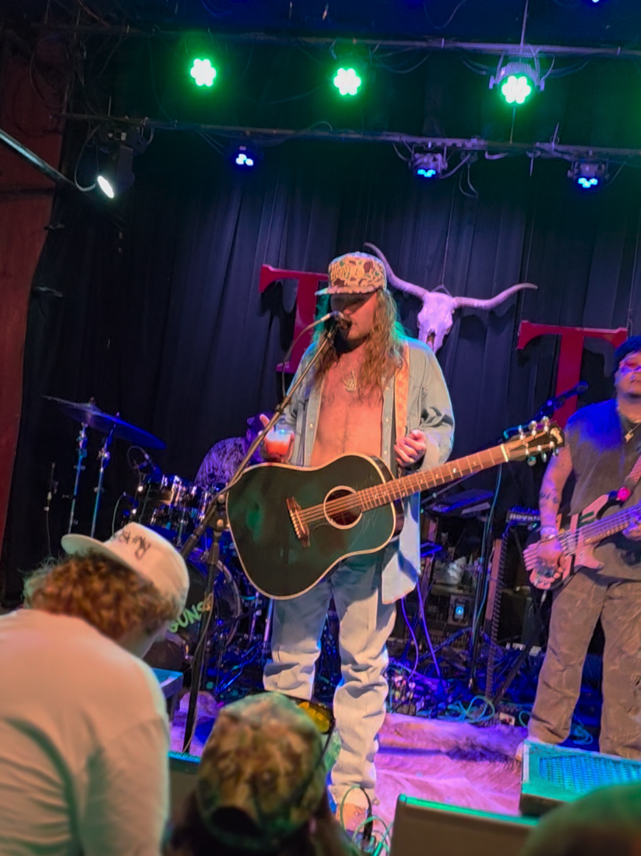 @sterling elza made a new bestie in Seattle, WA. Had to get some merch... they put on an amazing show #sterlingelza #country #pikeplacemarket #Seattle #fyp 