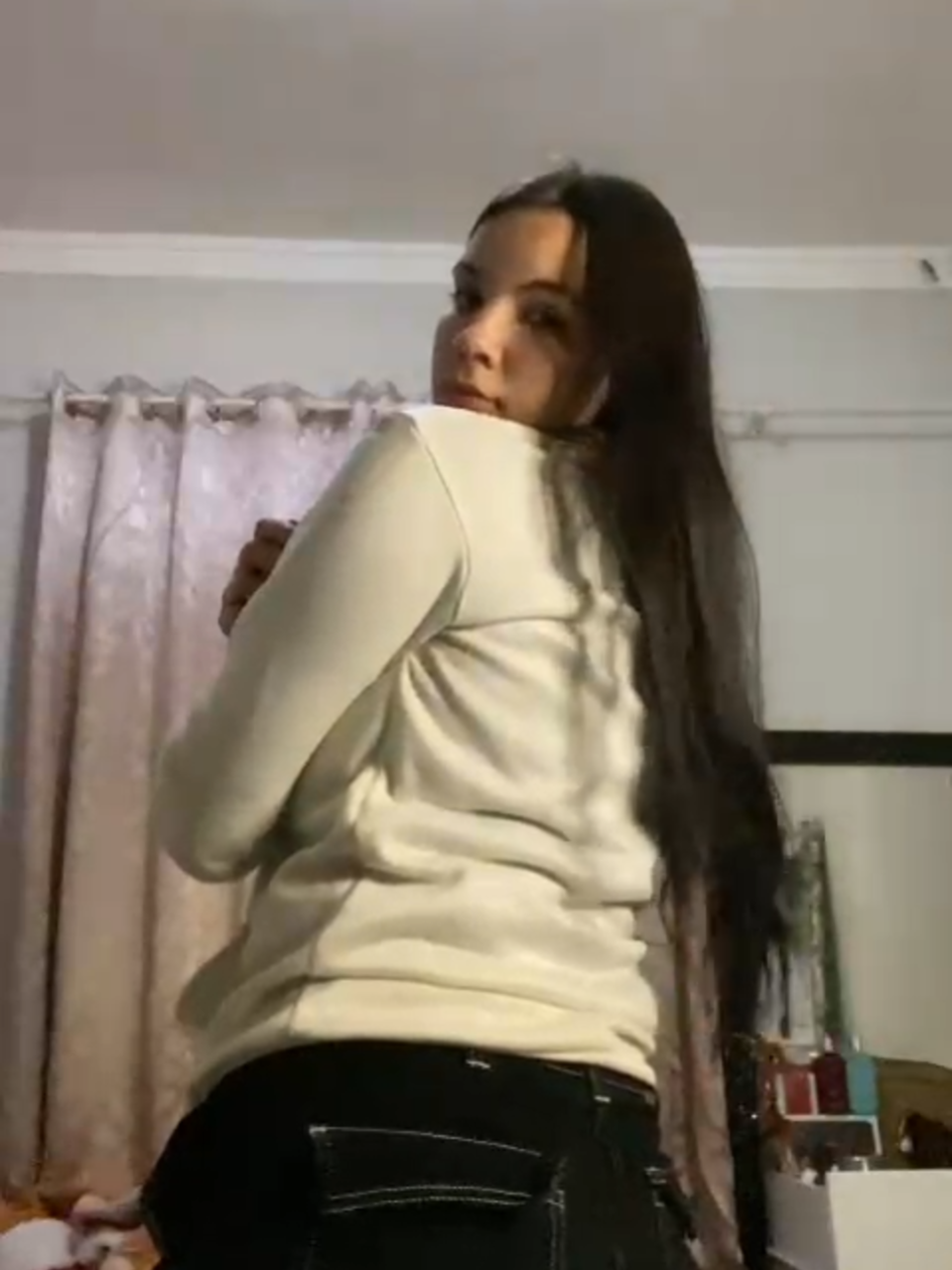 Big farts in my jeans #girlfart #fartprank #fartsarefuny #farted #girlfarting