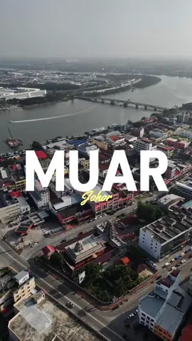 Muar | the slow-paced charm of Johor. A river quietly flows through the heart of the town, where vibrant streets and the aroma of coffee paint time with a gentle touch. #muar #johor #malaysia #smalltown #mjotw 