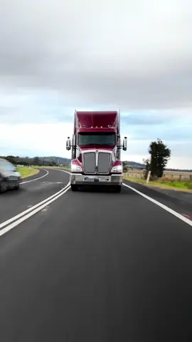 Here’s a quick cab tour of a Kenworth T620 #kenworth #t620 #truckcabtour #cabtour 
