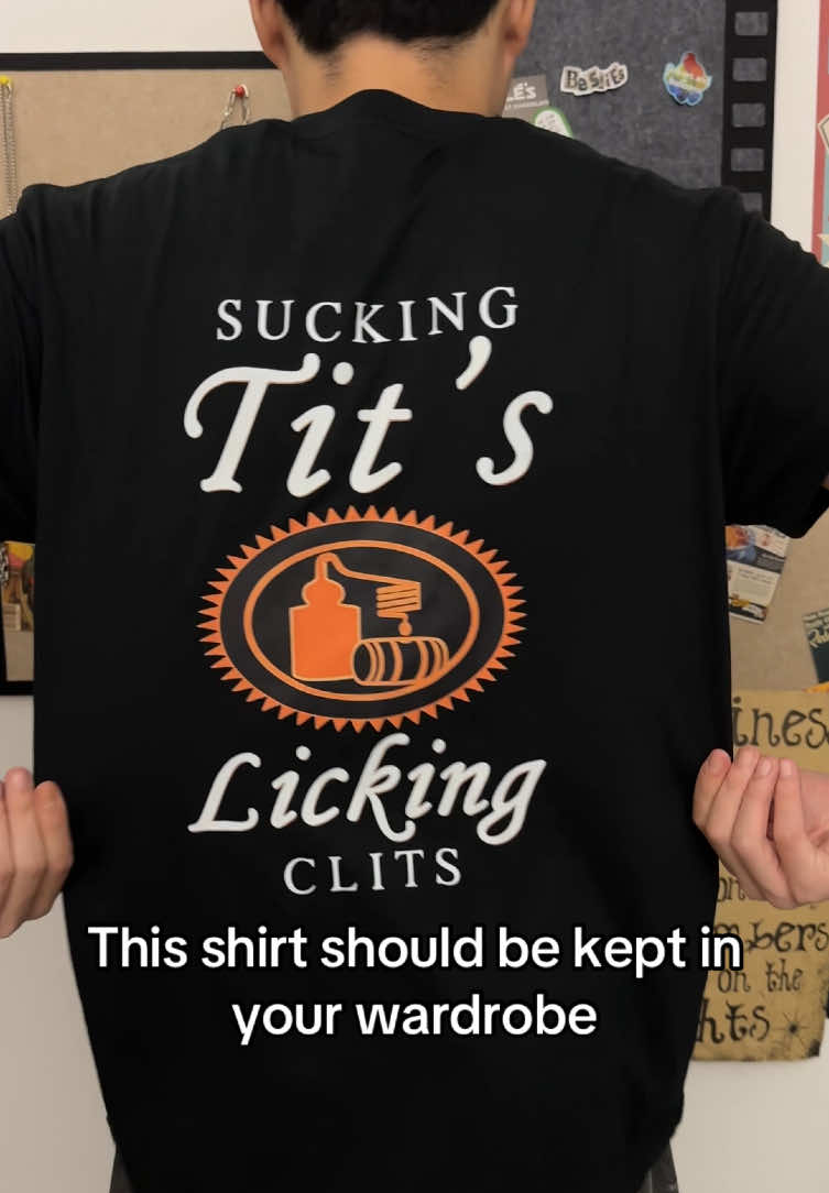 This shirt should be kept in your wardrobe #licking #funnyshirts #interes #vdieo #tiktok #ootdinspiration #oversizedshirt #tiktokshop #shirts 