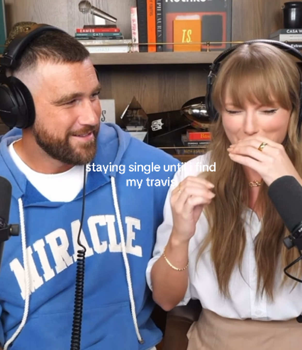 they grew on me so much i love this podcast and i need a football boyfriend right neow #traviskelce #traviskelcetaylorswift #taylorsversion #newheightspodcast #foru @Taylor Swift 