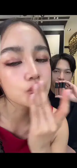 💄✨ NEW MIMI MATTE มินิแมทฝาดำ สูตรใหม่ เนื้อใหม่ สัมผัส บางเบานุ่มลื่น ”ทาเหมือนไม่ได้ทา“ เสิร์ฟให้ถึง 20 สี ทุกเฉด ทุกโทน #แมทนี้ยังไงก็ไม่หลุด ✔️สีชัด ติดทน กันน้ำ ไม่ติดแมส ไม่ติดแก้ว  ✔️ไม่แห้งตึง ไม่ตกร่อง ไม่แคร่ก ไม่ขุย ✔️มีบำรุงอัดแน่นจากสารสกัดธรรมชาติ รวมถึง Oil นานาชนิด ให้ปากเนียนนุ่ม ชุ่มชื้น ไม่แห้งคล้ำ 😍 เฉดสีสวย ให้เลือกใช้ง่าย ใช้ได้ทุกวัน! #มินิแมทกระแต #ลิปมินิแมท 