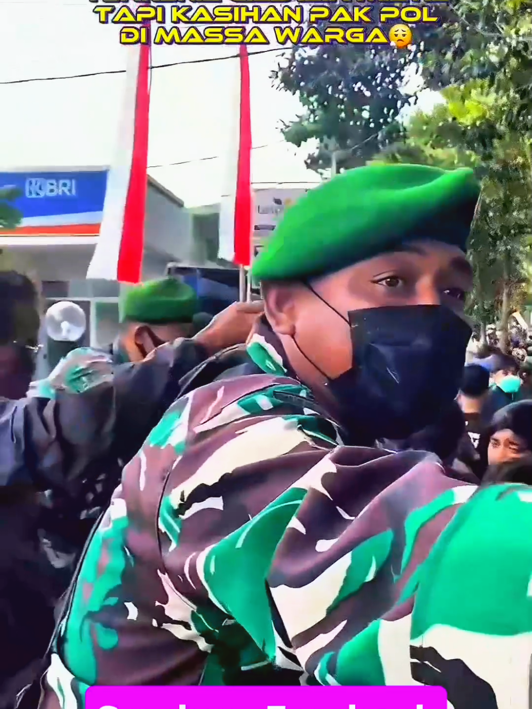 Aksi demi di Pati, masa bentrok dengan polisi, gas air matapun di tembakan, masa mengamuk .... #demo #bupati #pati #kabpatijateng #kabpati #aksidemo #polisi #gasairmata #tni #fypシ゚ #fypage #fyppppppppppppppppppppppp #fyp 