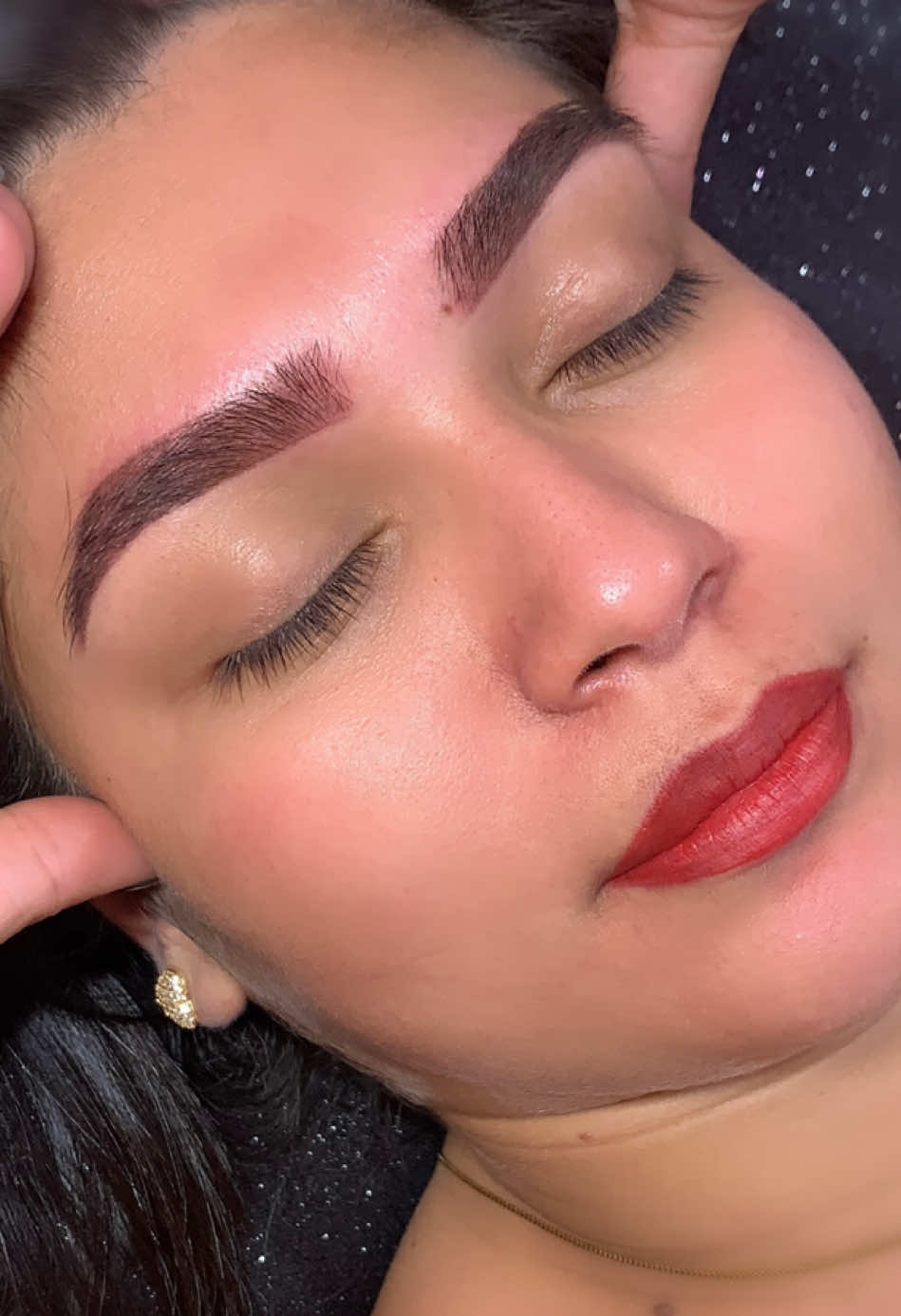 ✨ Antes ➡️ Depois: lábios mais vivos e sobrancelhas marcantes! Micropigmentação labial + sobrancelha shadow #micropigmentacion #shadow #sobrancelhas #micro 