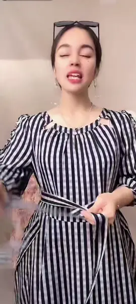 FADFAD Gaun Lengan Panjang Model Balon Motif Cetak Unik Dengan Bentuk Leher U #gaunwanita #gaun #dress #kotakkotak #fashion 