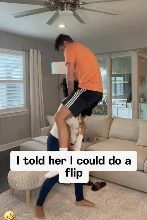 Couple pranks #tiktok #foryou #funny #fyp #scarecam #prank #usa #usa🇺🇸 