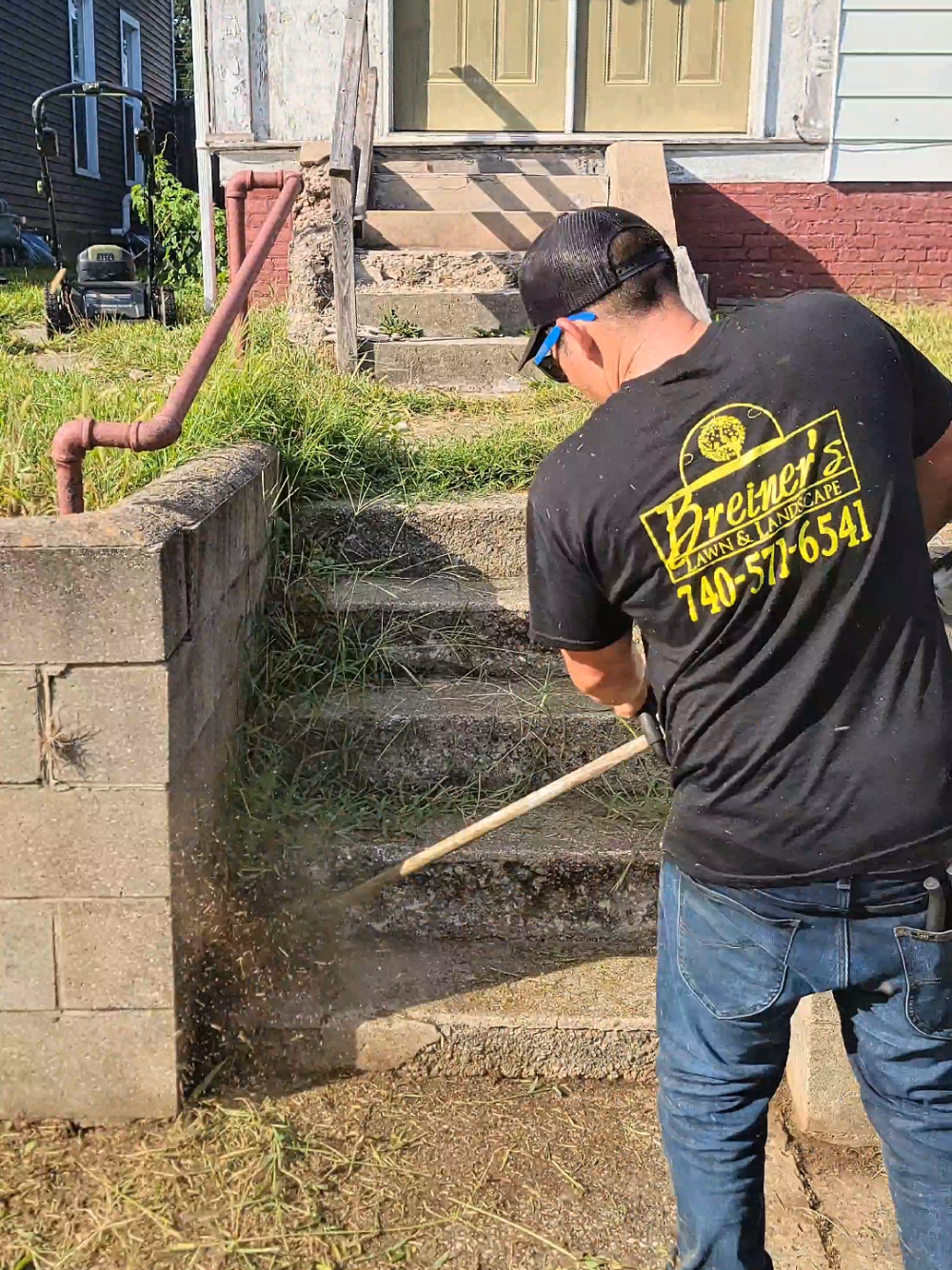 Volunteering my time in collaboration with @IWantToMowYourLawn to help a neighbor in need relieve the stress of her property becoming overgrown #IWantToMowYourLawn #circleville #circlevilleohio #lawncare #helpingothers 