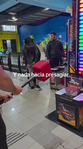 rompe el récord en la maquina? romperla? jaj @Ivan Labonia Petravich  #happyland #fuerza #memes #puentealto #chileargentina 