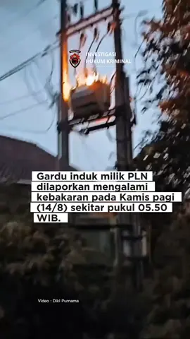 Kebakaran Gardu Induk PLN di Bungbulang, Sindangraja: Listrik Padam Sejak Dini Hari Cianjur, investigasihukumkriminal — Gardu induk milik PLN yang berada di Kampung Bungbulang, Desa Sindangraja, Kecamatan Sukaluyu, Kabupaten Cianjur, dilaporkan mengalami kebakaran pada Kamis pagi (14/8) sekitar pukul 05.50 WIB. Insiden ini menyebabkan pemadaman listrik di sejumlah wilayah sekitar sejak dini hari. Menurut keterangan warga, api pertama kali terlihat berupa percikan kecil sebelum akhirnya membesar dan melalap bagian gardu. “Awalnya cuma kayak ada percikan, terus tiba-tiba nyala besar,” ujar salah satu warga yang menyaksikan kejadian dari dekat. Sementara itu, Ibu Neni, warga sekitar, menyebut bahwa listrik sudah padam sejak pukul 01.00 dini hari. “Saya kira mati lampu biasa, tapi ternyata paginya ada kebakaran di gardu,” ungkapnya. Belum ada keterangan resmi dari pihak PLN terkait penyebab kebakaran maupun estimasi waktu pemulihan pasokan listrik. Petugas pemadam kebakaran dan tim teknis PLN telah dikerahkan ke lokasi untuk melakukan penanganan dan investigasi. Warga diimbau untuk tetap waspada dan tidak mendekati area gardu demi keselamatan. Pemerintah desa juga tengah berkoordinasi dengan pihak terkait untuk memastikan kebutuhan warga tetap terpenuhi selama pemadaman berlangsung.