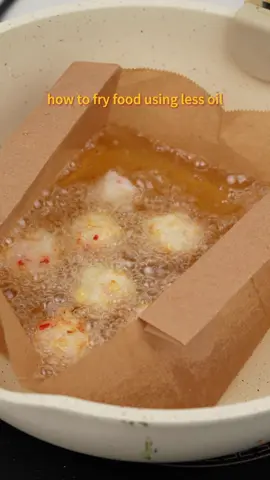 how to fry food using less oil#bakingpaper#fyp#airfryerliners #airfryerpaper#tiktokshop #cooking #kitchen#CookingHacks #cookingideas #food 