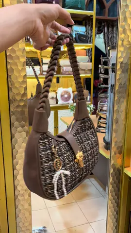 Gak nyangka tas secantik ini bisa dapat harga semurah ini #tasselempangwanita #taswanitaelegan #handbagwanita #shoulderbagwanita 