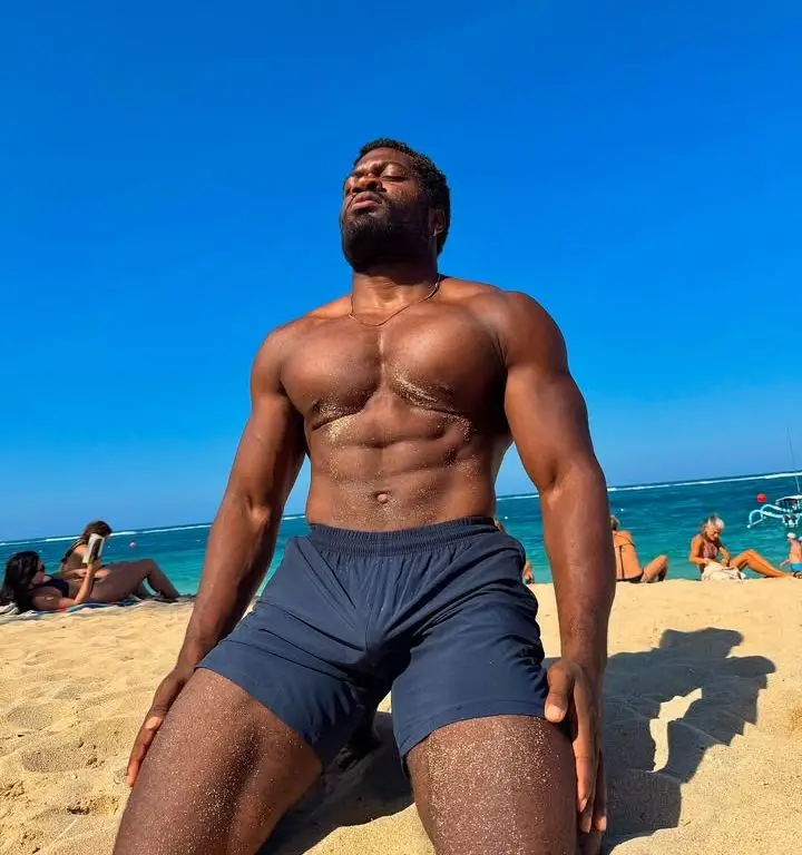 🏄 Must-try water sports: let's try all the sports of the world. 🏖️ Beach activities: playing in the sand