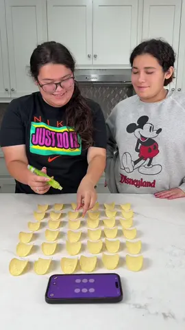 Wasabi roulette roll the dice  #wasabi #pringles #chips #izzyandmary #abcxyz 