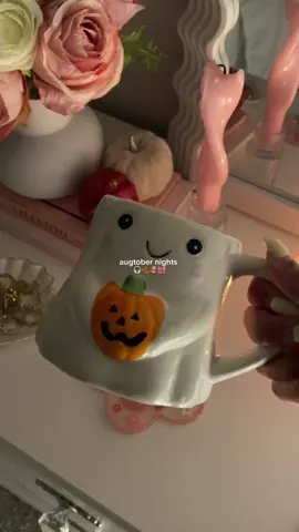 augtober nights 🎧🍂🧸🎀 #augtober #evening #skincare #girly 