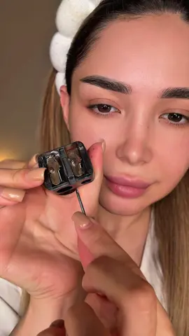 I’m 24, and I just found out that my sharpener has a cleaning tool🫣🤫 #makeuphack #beautyhack #fyp #beautysecret 