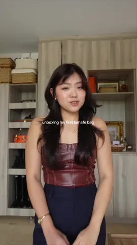 brb need to thnk of outfits to match my new bag 🤭 #leatherbag #unboxwithme @LOMAFE @lynell 
