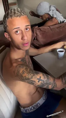 O menino que encantou as favelas 💧