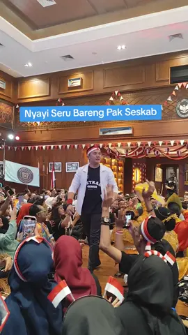 Momen Nyanyi Seru Barang Pak Seskab #Seskab #TIW