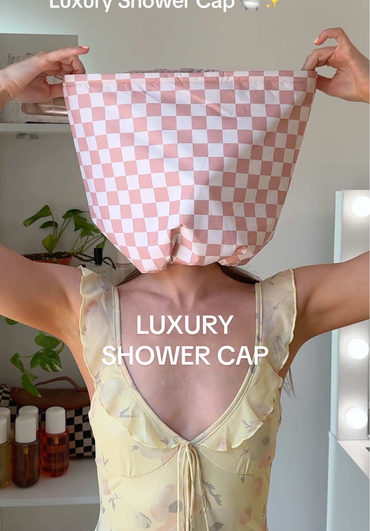 The best shower cap is on sale right now on tiktok 💘 #showercap #luxuryshowercap #kitsch @Kitsch #satinlinedshowercap #tiktokshopcreatorpicks  