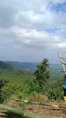 wktu ke #bukitrahayubojongtimurpurwakarta perahunya msih proses 😅