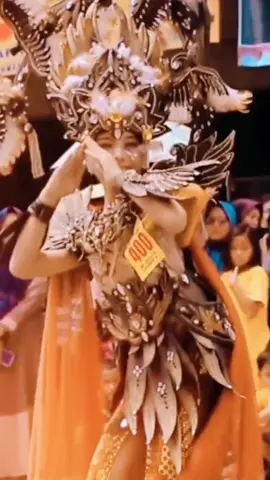 BREBES NIGHT CARNIVAL Dalam Rangka HUTRI ke 80 Kabupaten Brebes menggelar Brebes Night Carnival Menampilkan Parade Kostum Kreatif merupakan perwujudan kolaborasi antara, seni, budaya, fashion dan ekraf. Diselenggarakan dalam rangka Peringatan HUT RI Ke – 80 Tahun 2025 Kabupaten Brebes.  Kegiatan ini mengusung tema “Harmoni Brebes” yang merefleksikan semangat kemerdekaan melalui karya penuh kilau kreativitas. Kategori : Kontemporer / Bebas PESERTA Peserta terbuka untuk masyarakat umum, komunitas dan sanggar, baik kelompok atau perorangan. PENDAFTARAN PESERTA GRATIS LINK PENDAFTARAN :  https://bit.ly/PENDAFTARANBNC2025 PENDAFTARAN PALING LAMBAT 20 AGUSTUS 2025 CP : DISPA 0853 26 111 234 / VIVI - 0813 2981 4581 WAKTU PELAKSANAAN Hari			: Sabtu, 23 Agustus 2025 Waktu			: 19.30 – selesai Rute 			: Islamic Centre – KPT Brebes RUTE Meeting Point 	: Islamic Centre Brebes Finish			: Halaman Kantor Pemerintahan Terpadu (KPT) Brebes  Panggung VIP	: Depan Halaman Kantor Pemerintahan Terpadu (KPT) Brebes PAWAI BNC Jarak Pawai : ± 1 KM  Alur Gerak Peserta :  -	Jalan Pawai : 7 menit berjalan parade, interaksi visual -	Display:  2 menit peserta tampil, berpose, menari, highlight kostum  -	Musik diiringi oleh DJ live performance unsur etnik/tradisional  -	Panggung VIP berada di Depan Halaman Kantor Pemerintahan Terpadu (KPT) Brebes TOTAL HADIAH 15 JUTA KATEGORI PESERTA : Terbuka unutuk Umum  JUARA : 1.	UMUM a.	Terbaik I	 b.	Terbaik II	 c.	Terbaik III	 d.	Terbaik Harapan I	 e.	Terbaik Harapan II	 f.	Terbaik Harapan II	I 2.	JUARA BEST :  a.	Kostum dan Properti Terbaik      b.	Make Up Fantasi Terbaik	  c.	Fotogenik Terbaik 		  d.	Koreo Terbaik 			  e.	Cat Walk Terbaik TOTAL HADIAH 15 JT