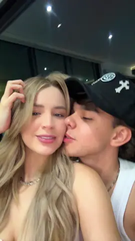 me encontré al cantante de maniaca👀
