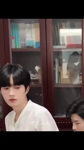 Eliot haciendo su maña por unos chicles feos  #ABODesire #DesireTheSeries #BL #ChineseBL #Omegaverse #Eliot #EliotHuang #HuangXing