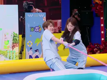 Có cố gắng nhưng không đáng kể 🤣🤣🤣 chết cười với hai chị em nhà này #diengiathuy #tianjiarui #chuctudan_zhuxudan #vuagapbandamincuoi 