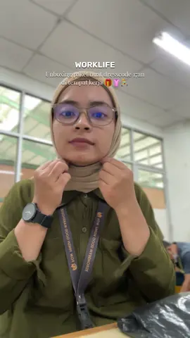 Tidak impulsif ya ini, memang blm punya atasan putih yang santai gitu wkwk. Kebetulan lewat terus juga jaket anti uv KKTOP ini di FYP, cocok banget keknya buat dresscode-an jalan sehat acara 17an, dan supringsingly emang baguss banget. Love it! #worklife 