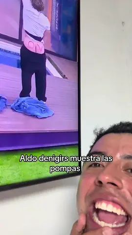 Aldo muestra la nalgas jajajaja yo #aldodenigris @Aldo T De Nigris 