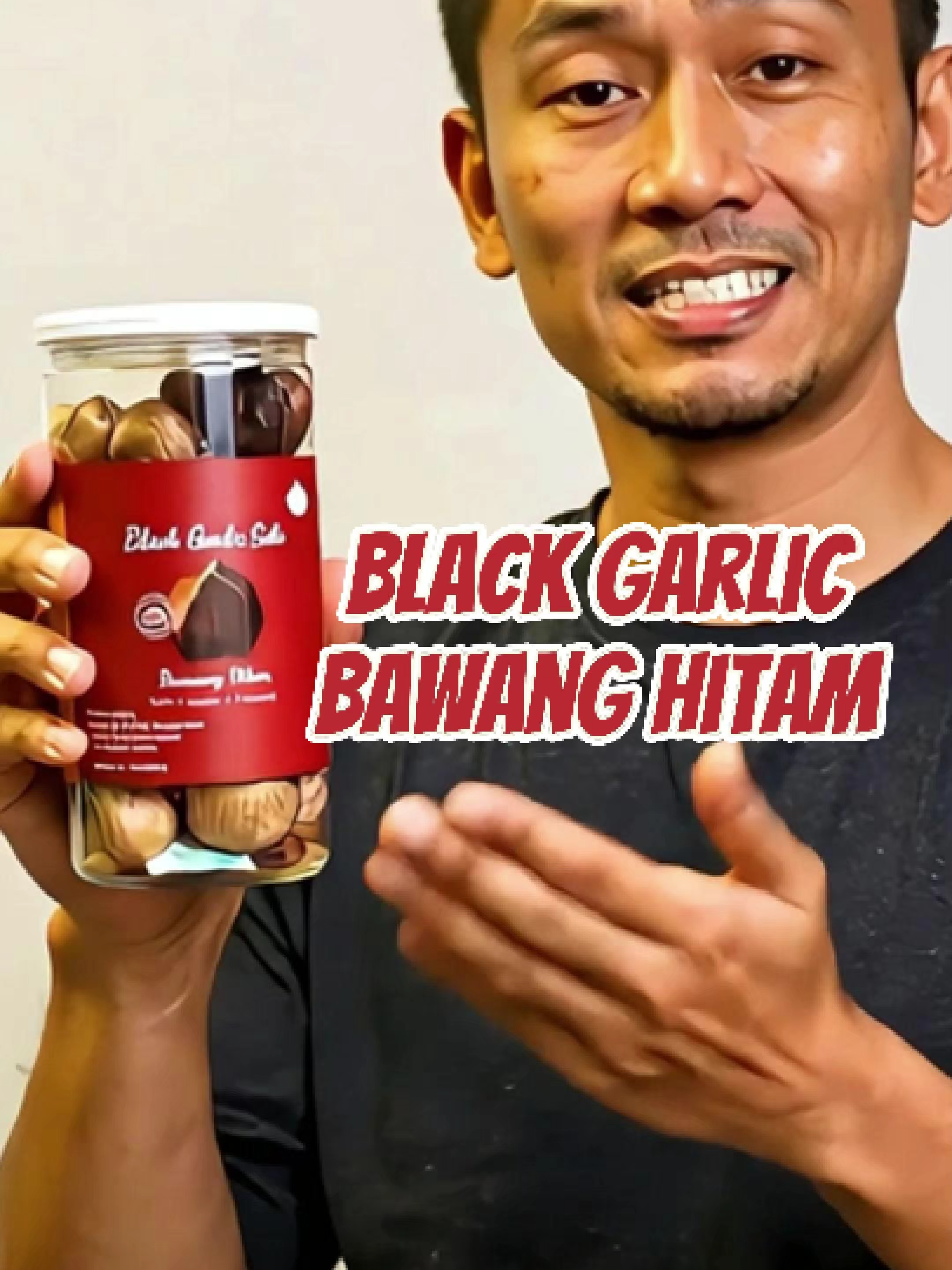 Black Garlic Solo – Bawang Hitam Lembut & Manis #blackgarlic #blackgarlicsolo #bawanghitam #bawanghitamtunggal #modalkontendoang  Banyak orang belum pernah coba black garlic alias bawang hitam… Padahal ini luar biasa banget! Bawang hitam punya sifat basa yang baik buat tubuh. Kaya akan allicin dan vitamin yang bantu jaga kesehatan. Cocok banget buat kamu yang sering begadang atau makan berlemak. Rasanya? Lembut, manis, nggak pedas, dan… tanpa bau mulut! 😍 Langsung cobain sekarang! Klik keranjang di kiri bawah sebelum kehabisan stok!