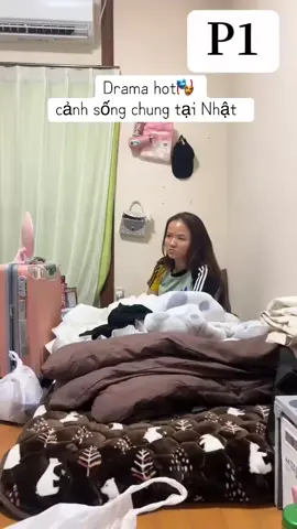 Kiếp nạn ở chung , sang cùng nhau đi làm cùng nhau ở cùng nhau cuối cùng là ở cty thì đố kị, hại nhau về nhà thì táy máy ăn trộm đồ của nhau, mua bộ đồ mới còn chưa kịp mặc thì bạn đã lây mặc hộ luôn rồi rồi lại còn nghĩ mình là người bị hại Bạn ĐOÀN THỊ LÝ : 1996 . Ở QUẢNG NAM nhé #cuocsongnhatban #xuhuongtiktok #nhatban #drama #xuhuong #sốngchungtạinhật #hot 