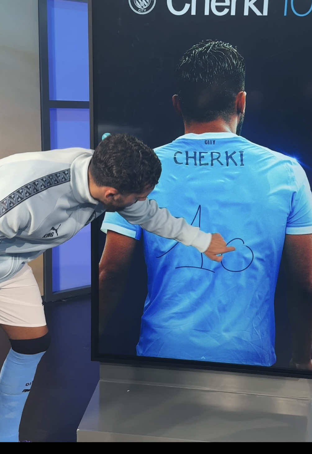 Our new number 10 🆕💫 #RayanCherki #ManCity #PremierLeague #Football 