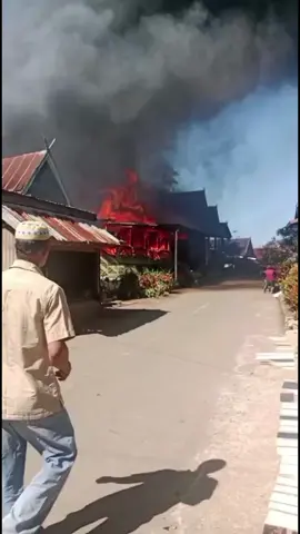 *LAPORAN  KEBAKARAN PEMADAM KEBAKARAN  KAB.JENEPONTO* *🗓️Hari/Tanggal :*KAMIS 14 Agustus 2025 *☎️ Laporan Masuk Pukul : 09.33 WITA *🚒 Berangkat Ke Lokasi Pukul :09.35 WITA *👨🏻Sumber Informasi/Pelapor :Di Grup Damkar *🚨 Menerima Informasi :* Kebakaran rumah *🏠 Pemilik  :1.Kamaruddin  2.Saleh  3.Latif  4.Tiro  5.Dg liwang  6.Surua 📍 *Penyebab Kebakaran :*Kosleting listrik 📍 *Jumlah Yang Terdampak :6 unit rumah  Kayu rata dgn tanah dan 1 mobil 3 unit motor   *🕹️ Alamat :Dusun sampeang desa bontotiro kec. Rumbia *🧑🏻‍🚒 Petugas Piket :* Peleton 3  *👨🏻‍🚒 Petugas Yang Berangkat Ke Lokasi :* 13 orang agt peleton 3 🚒 *Transportasi :* 2 unit armada di turunkan 1.Fuso 2.Tangki Biru  Di Bantu 1 Unit Mobil Damkar Bantaeng *DANTON.        SUPARDI GEA *PTI      AKHMAD. *Demikian Yang Dapat Kami Laporkan,  Terimakasih*  *