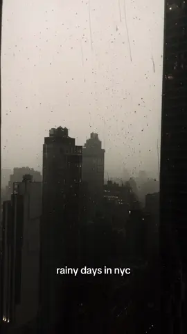 💤 #rain #ny #nyc #storm #empirestatebuilding 
