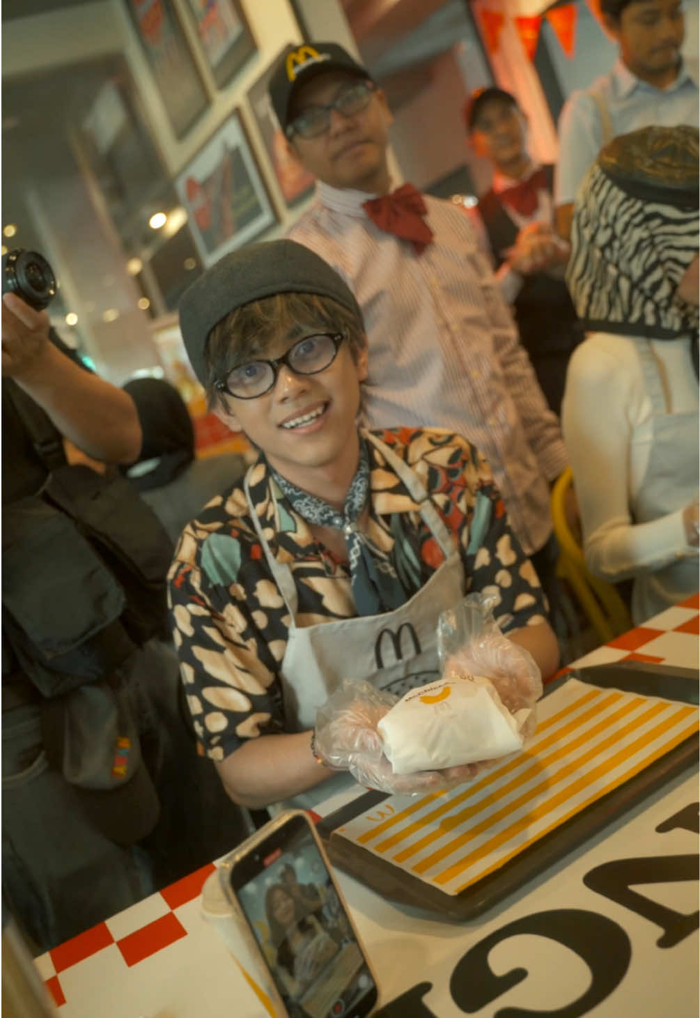 Kalau korang belum pernah singgah, McD Titiwangsa ni wajib try! First drive-thru outlet kat Malaysia dengan retro vibes yang padu gila. Datang feel sendiri #YangKlasik sambil enjoy McChicken 😋 #McDonaldsMalaysia