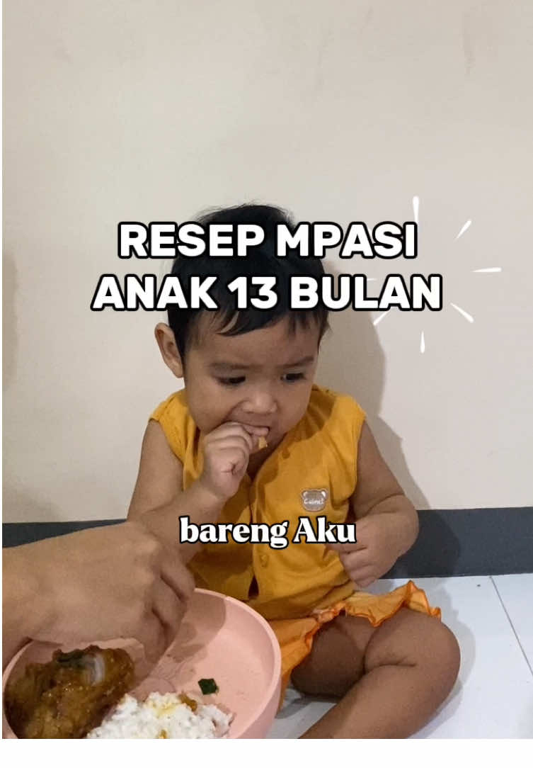 Hai moms, kita mulai lagii yaa💓Karena ada beberapa kesibukan dan Naya sempat sakit jadi aku baru mulai share menu MPASI lagi sekarang yaa Terharu sekali baca DM kalian moms🥹🤗💖 Kali ini Naya cobain menu baru yaitu, AYAM KECAP SANTAN😍 RESEP AYAM KECAP SANTAN🍗 Bahan : Paha ayam 4 potong Jahe 1 ruas kecil (secukupnya) Bawang merah 4 siung Bawang putih 3 siung Kemiri 3 butir Tomat 1 buah sedang Santan 50 ml Kecap 1 sdm (menyesuaikan) Garam secukupnya Kaldu ayam bubuk secukupnya Air matang secukupnya Minyak ayam secukupnya Daun bawang secukupnya Kalau bunda dirumah udah pernah cobain resep ini belum? Komen dibawah yaa #nay #mpasi #resep #menu #anak 