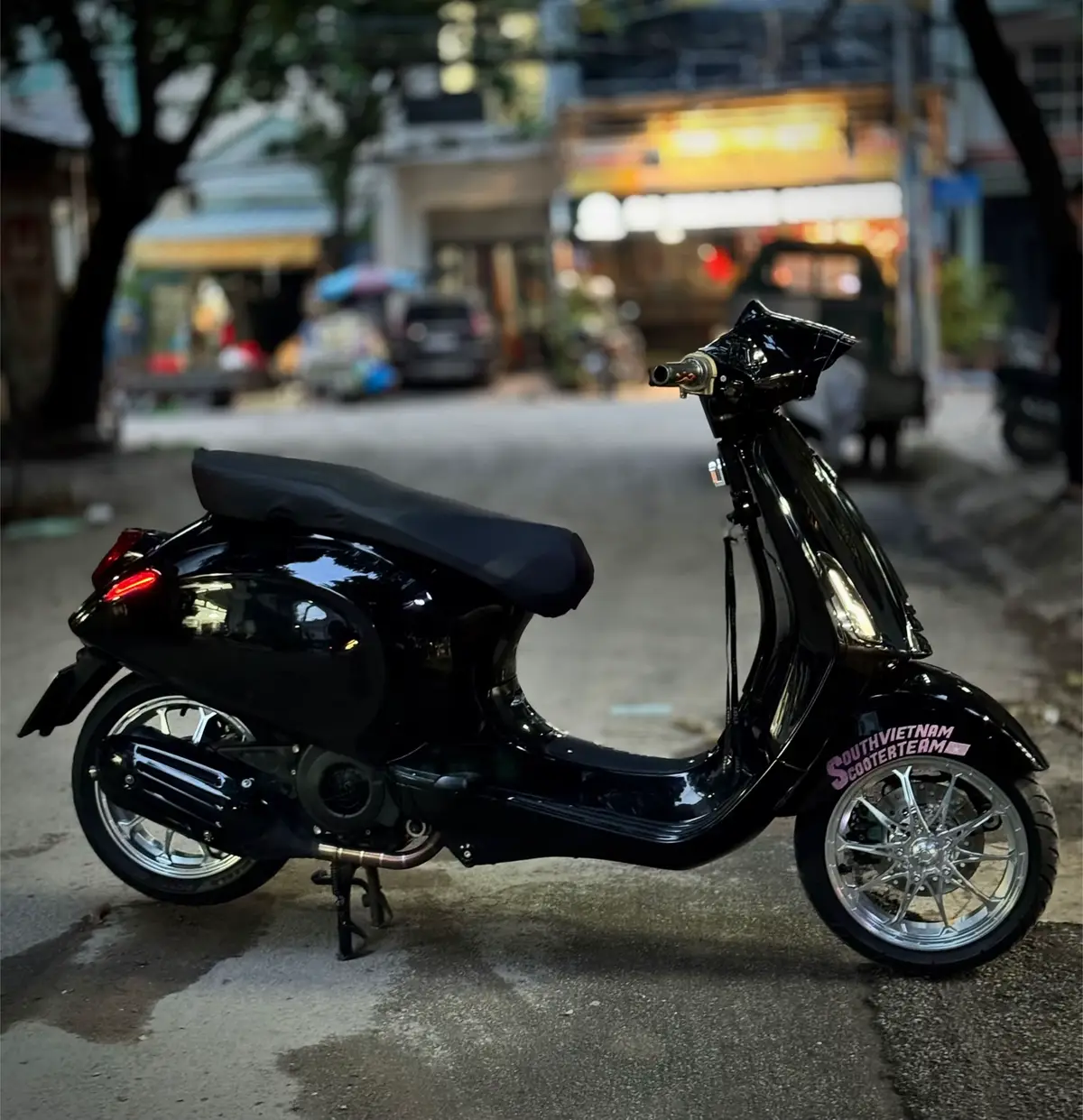 Vespa Sprint sơn đổi màu đen bóng + up đồ chơi tại đeyy 🖤 *Thực hiện bởi 84Custom* #84Custom #Vespa 