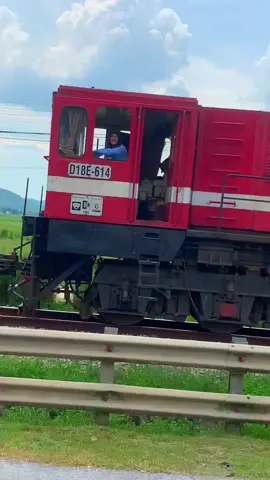 Gạ ông a đua mà ông sua tay kêu tàu chạy nhanh tốn dầu...😂😂
