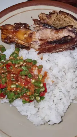sambel kencok favoritttt 😍😍😍 #mukbang #makananviral #makananrumahan #bikinlaper #masakanrumahan 
