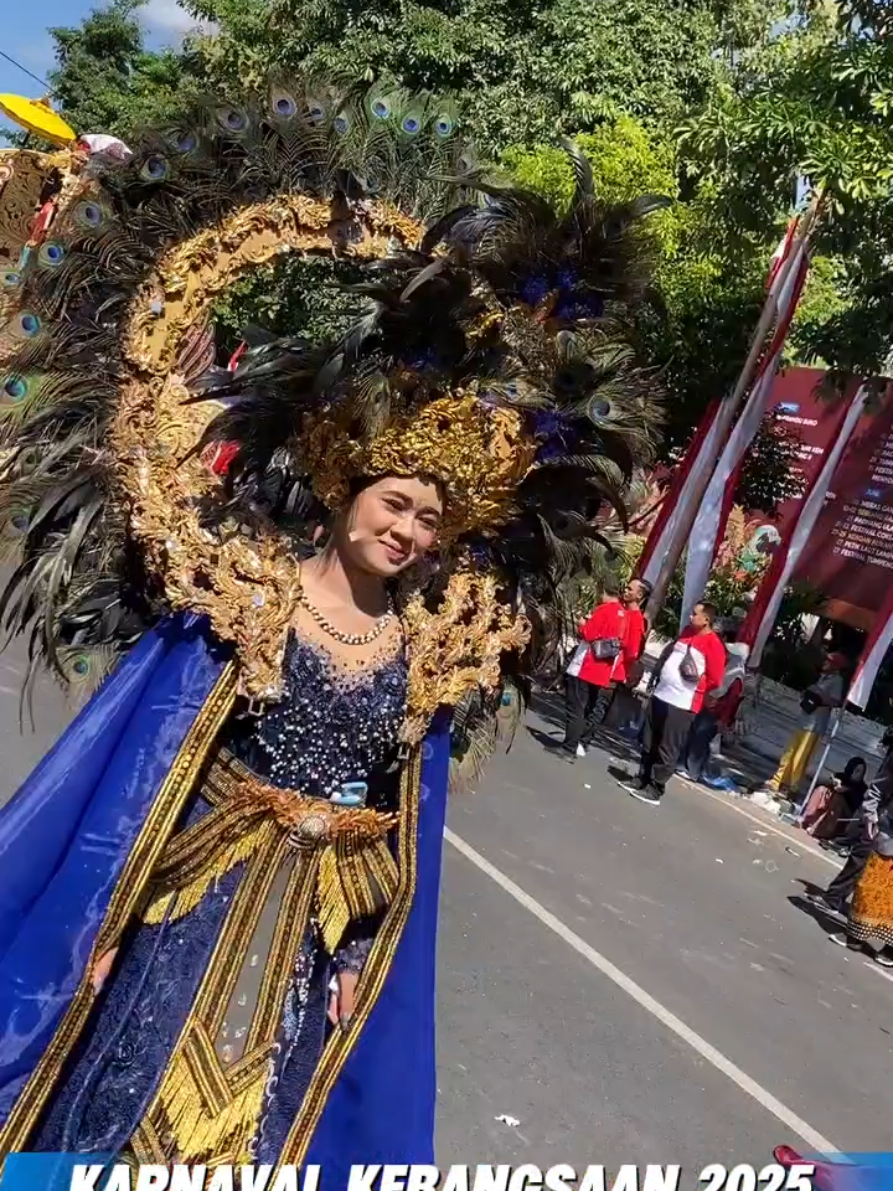 FESTIVAL MERDEKA KARNAVAL KEBANGSAAN 2025 BANYUWANGI🇮🇩 Dengan semangat yg membara, ribuan pelajar di Banyuwangi dalam memeriahkan hari Kemerdekaan Indonesia ke 80th  Menampilkan beragam kekayaan adat budaya yang ada di seluruh Indonesia Yuk absen siapa yang tadi pagi nonton nih??🤪 #bwi24jam #bwistory #festivalkemerdekaan #karnavalkebangsaan #banyuwangi 