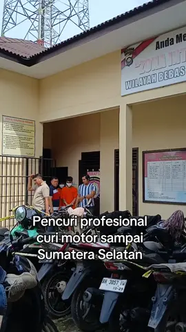 Polsek Kota Baru mengamankan tiga remaja Kota jambi yang terlibat kasus curanmor.... mereka bahkan mencuri motor hingga ke daerah Sumsel... usut punya usut, mereka pernah terlibat geng motor #viralvideo #fypシ゚ #viraltiktok #jambi #pencurianmotor 