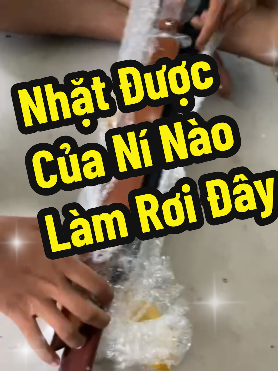 Của ní nào làm rơi ở Ngã Tư Chợ Lớn thì nhắn e lấy lại nha :)) - Không biết đồ gì đây nữa #xuhiongtiktok #dotuvechinhhang #dotuve #dotuvegiare 