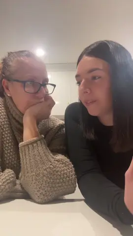 Fun challenge with mum to see if our brains are wired the same.. clear to say they are not 😂😂 #mumsoftiktok #funny #challenge 