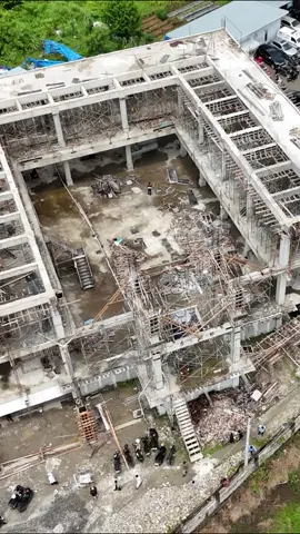 Alhamdulillah, pekerjaan pengecoran lantai atap beton pada sisi selatan Masjid Al Muwahhidin telah selesai dengan hasil yang cukup baik dan rapi. Proses ini menjadi salah satu tahapan penting dalam pembangunan masjid, demi mewujudkan rumah ibadah yang kokoh dan nyaman bagi jamaah. Semoga Allah memudahkan dan memberkahi setiap langkah pembangunan ini. Mari kita donasikan sebagian dari harta kita untuk mewujudkan niat baik kita dengan berlomba dalam beramal jariyah dalam membangun Masjid Al-Muwahhidin ini Mari salurkan infaq & sedekah anda ke: | Bank Syariah Indonesia | No. Rekening 554-433-2278 | a.n YAYASAN CAHAYA TAUHID MEDAN Konfirmasi Donasi: 0811-6034-115 Semoga Allah Subhanahu wa Ta'ala memberikan kita kemudahan untuk mewujudkan cita-cita kita ini #masjidalMuwahhidin #pembangunanmasjid #pengecoranatap #atapbeton #progrespembangunan #pembangunanrumahibadah #yayasancahayatauahid #konstruksimasjid #pengecoranbeton #progresmasjid