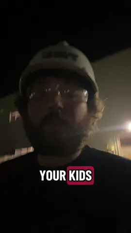Then they wanna talk about how hard they work. After abandoning their disabled kid and creating a single mother. Loser #parents #loserschallenge 