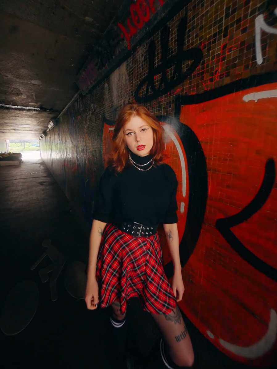 Parfois, je chante sous des tunnels comme ça 😅 Alors ? On sort le son au plus vite ? 🤩✨ 🎥 by @Brut de Shot ⚡ #NewMusic #popmusic #poprock 
